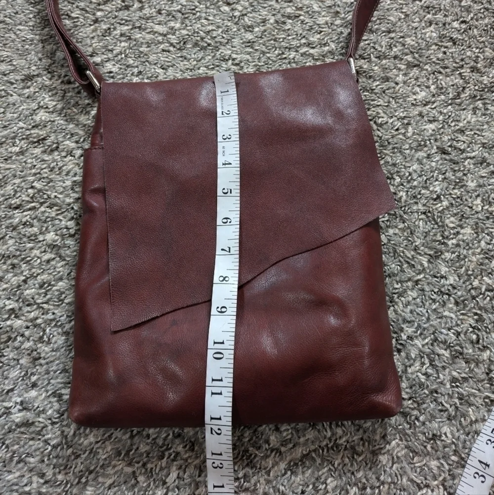 ili brown leather RFID zip closure crossbody bag